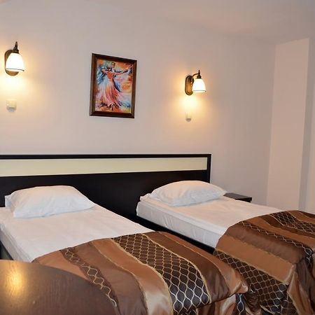 Vila Gardenia Hotel Oradea Luaran gambar